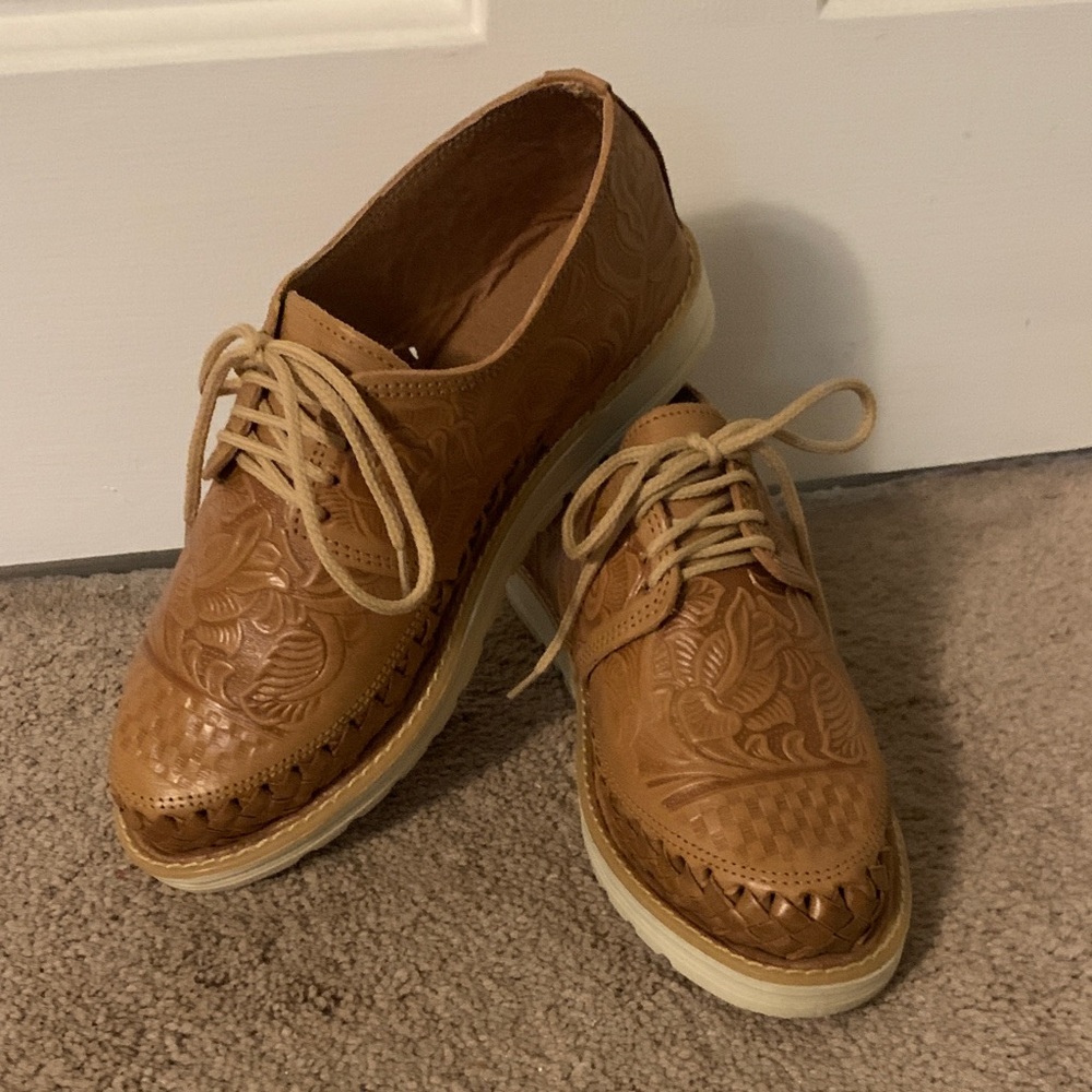 Macarena Collection handmade tooled leather Oxford style Huarache size 8 NWOB